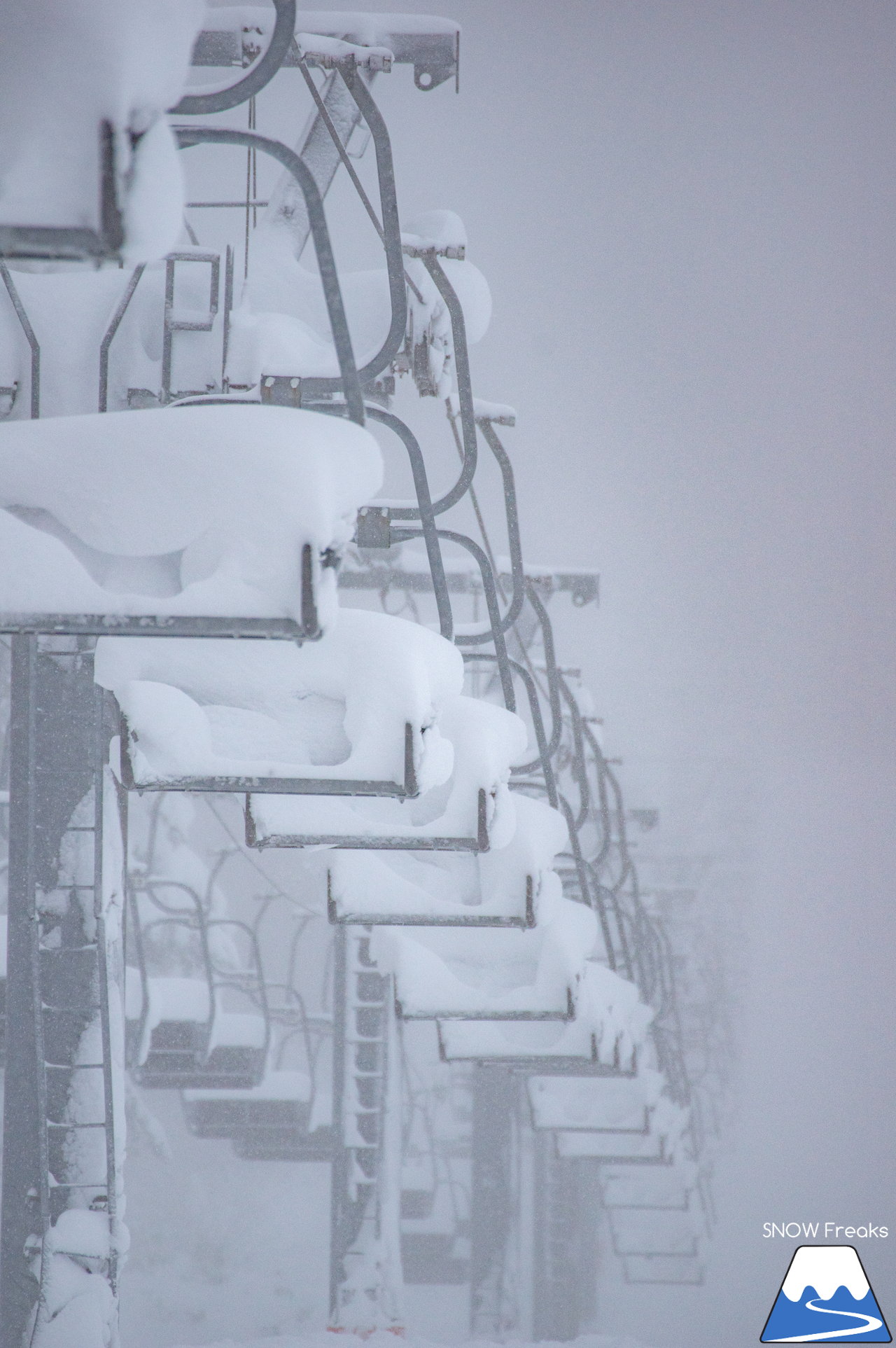 札幌国際スキー場｜待ちに待った天然雪がたっぷり！ふかふかの粉雪と戯れる、贅沢な2021-2022ウィンターシーズン『初滑り』☆